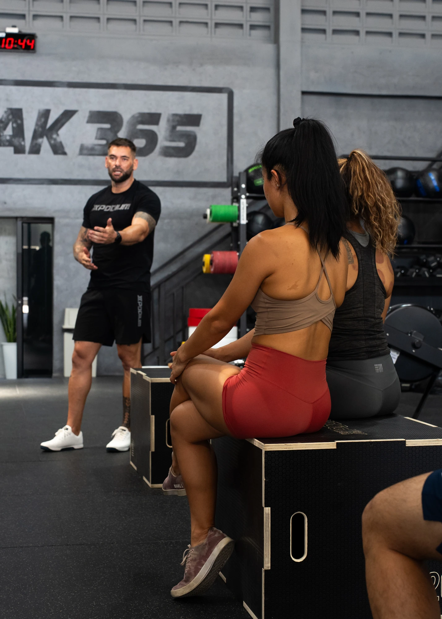 Steven giving guidance to listening athletes